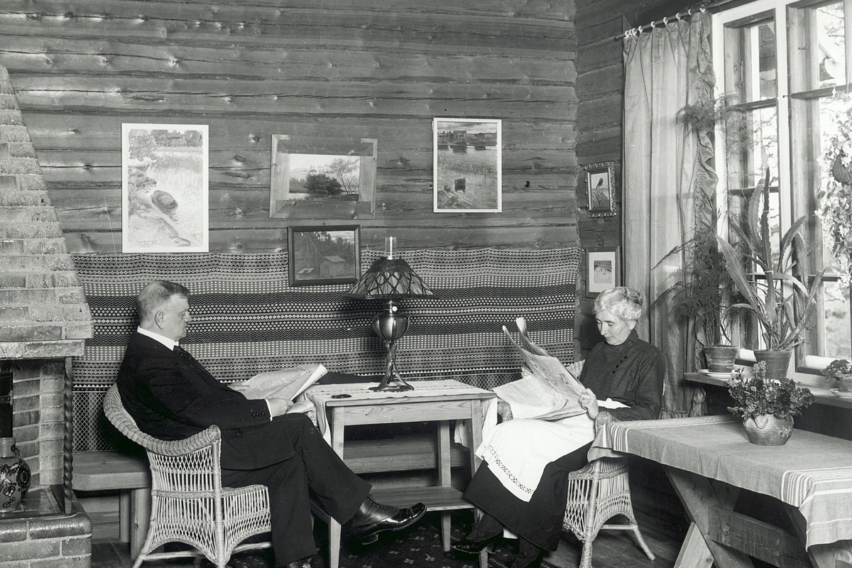 Jean Sibelius and wife Aino read in Ainola's dining room, Photo by Eric Sundström