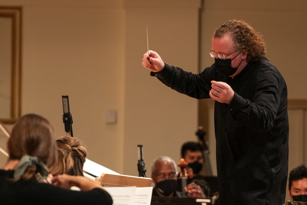 Stéphane Denève conducts the St. Louis Symphony Orchestra. Photo by Dave Moore.