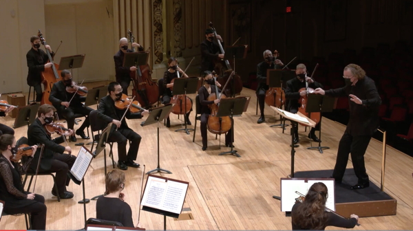 Stéphane Denève conducts the orchestra